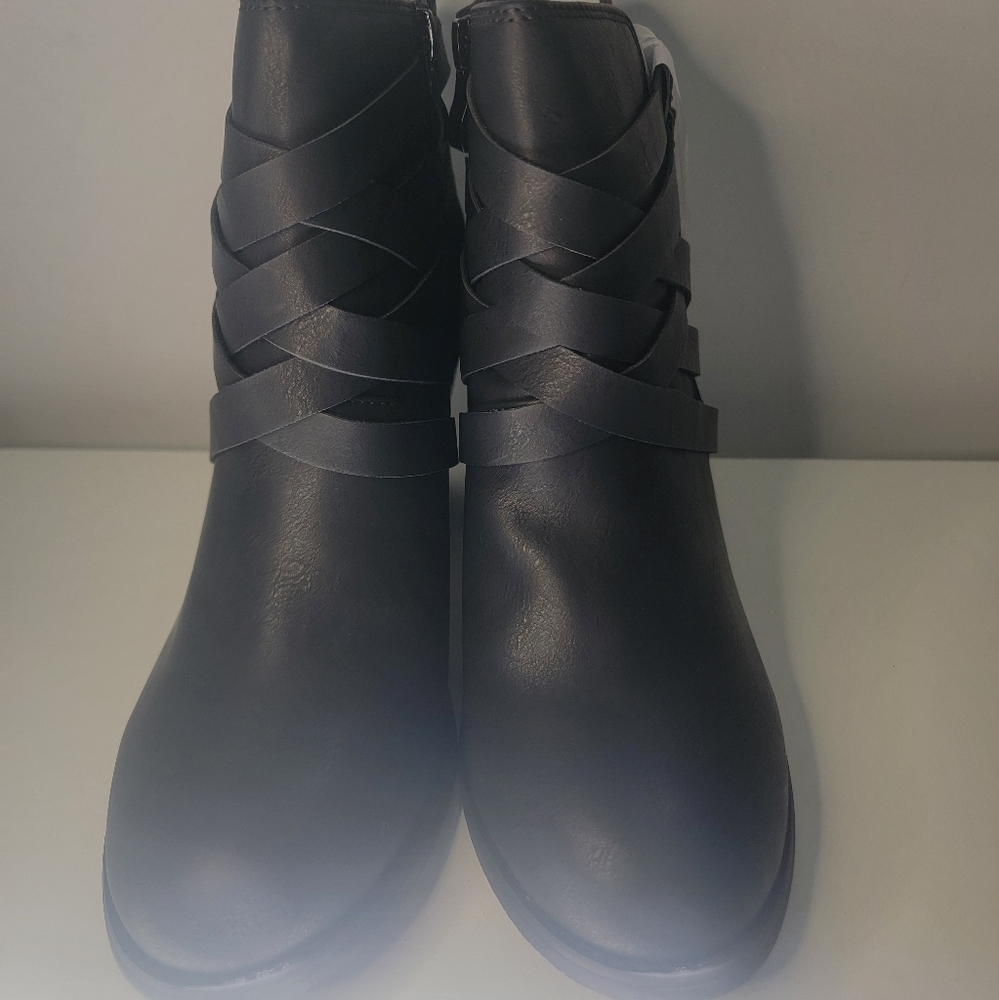 Journey Collection Womens Strap Boots